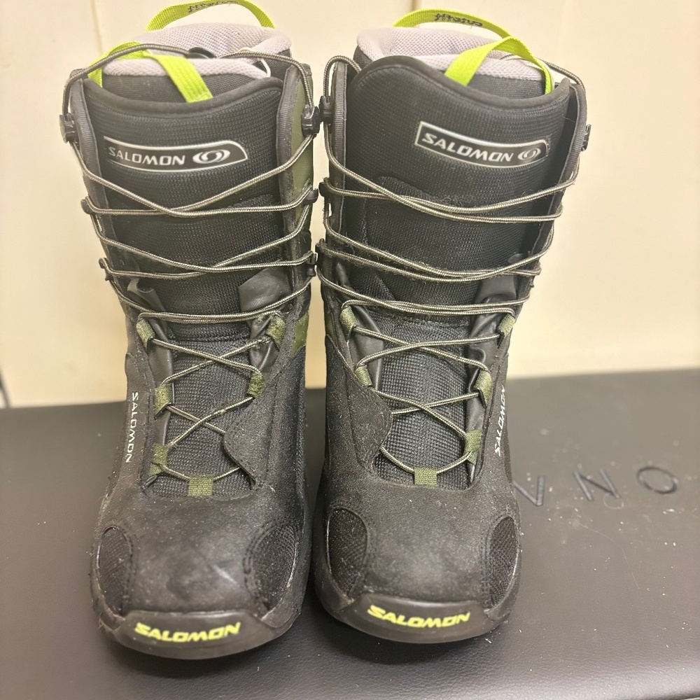 Men’s 10 Salomon Snowboarding Boots